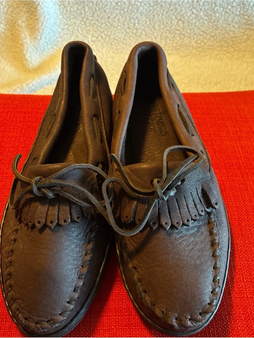 Minnetonka Moccasins Brown Moosehide Leather Sz 8.5 Moc Toe Tie Front Moccasins